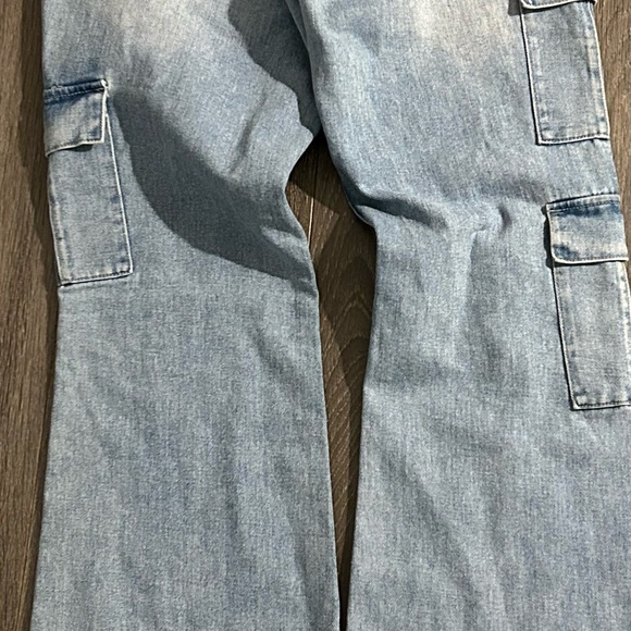 PacSun Low Rise Flare Cargo Jeans - Picture 4 of 7
